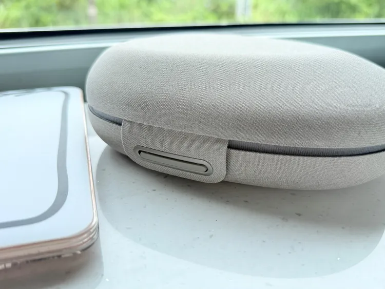 收納盒開關採用磁吸式設計。趙筱文攝