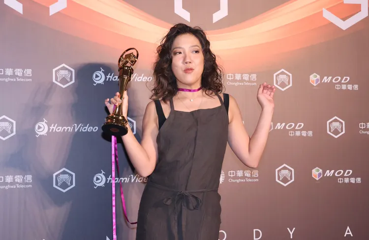 李竺芯紫色幸運物發威，連奪2大獎。娛樂中心攝