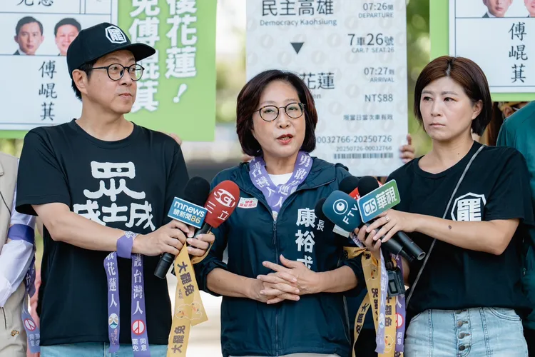 民進黨高雄市黨公職與罷免志工宣布6月28日將組團前往花蓮支持大罷免。翻攝畫面