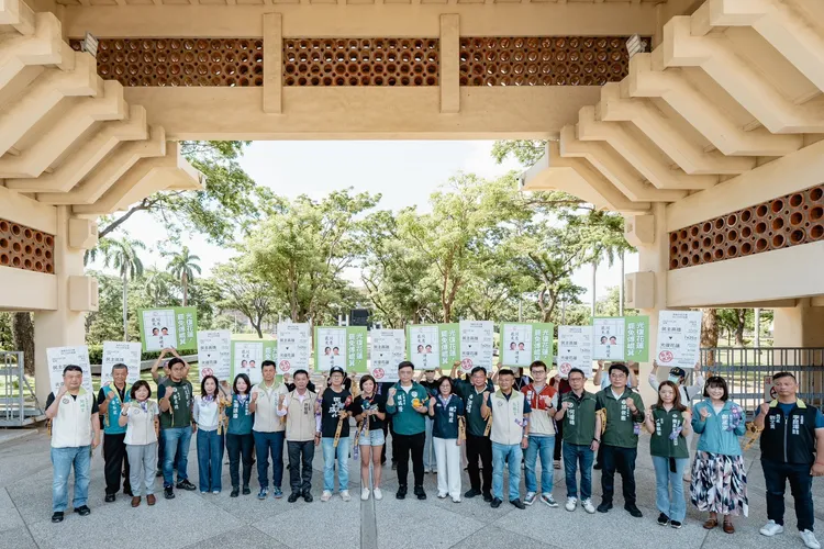 民進黨高雄市黨公職與罷免志工宣布6月28日將組團前往花蓮支持大罷免。翻攝畫面