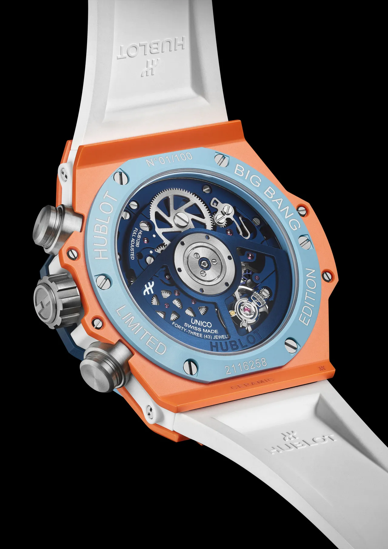 HUBLOT Big Bang Unico Summer雙彩陶瓷限量腕錶,43mm,微噴砂橘色陶瓷錶殼 ,霧面質感天空藍與橘色配色設計錶盤 ,天空藍與白色條紋橡膠錶帶,另附深藍與白色條紋橡膠錶帶、橘色與白色條紋橡膠錶帶 ,MHUB1280 UNICO自動上鍊飛返計時機芯 ,動力儲存72小時 ,防水深度100米,限量100只,96萬8000元。品牌提供