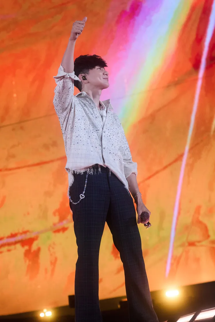 JJ挑戰女Key男聲，高音飆破天際，笑喊少了幾分鐘壽命。JFJ PRODUCTION提供