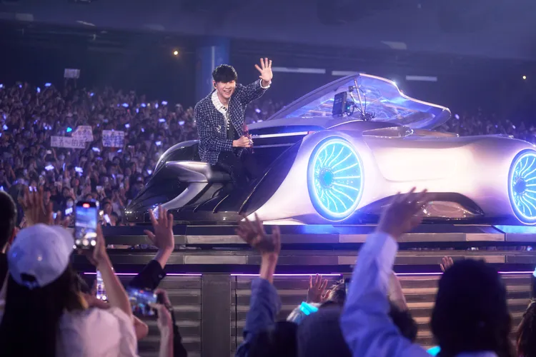 林俊傑造價800萬的跑車鋼琴移動舞台很吸睛。JFJ PRODUCTION提供