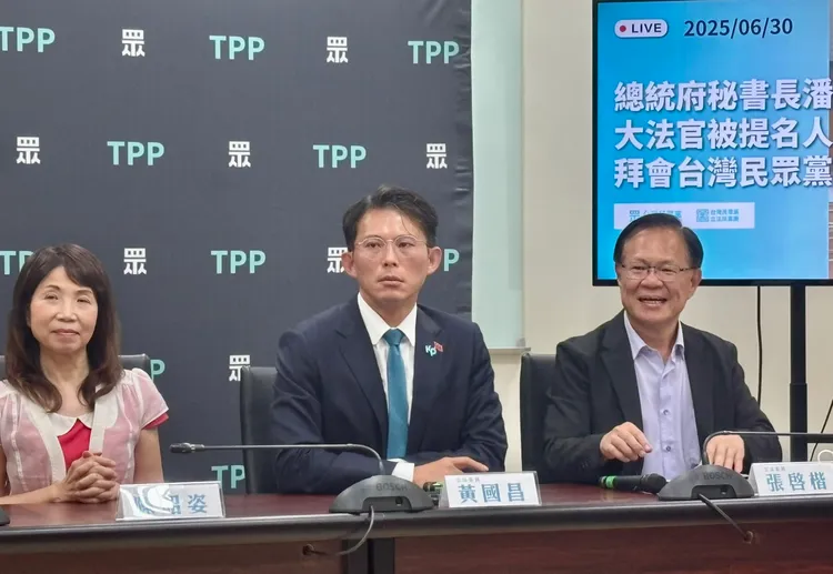 民眾黨立委陳昭姿、黃國昌、張啓楷。邱筠媜攝