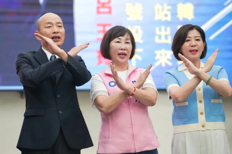 韓國瑜為呂玉玲站台時表示，民進黨發動大罷免，無疑是一場政治鬥爭。翻攝呂玉玲臉書