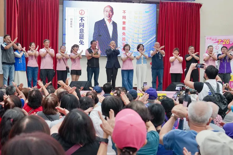 韓國瑜投入反罷免行動，27日為立委呂玉玲站台。翻攝呂玉玲臉書