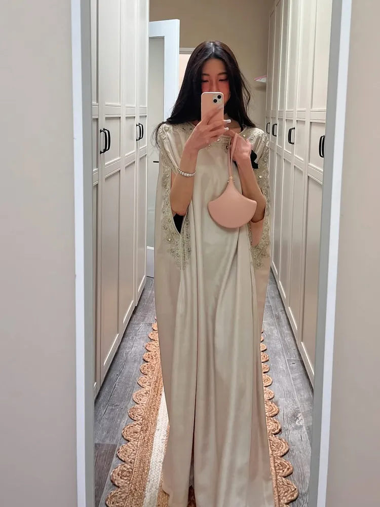 名媛孫瑩瑩保養得宜，完全看不出已48歲，她手上的包是寶格麗Ginkgo手拿包。翻攝IG