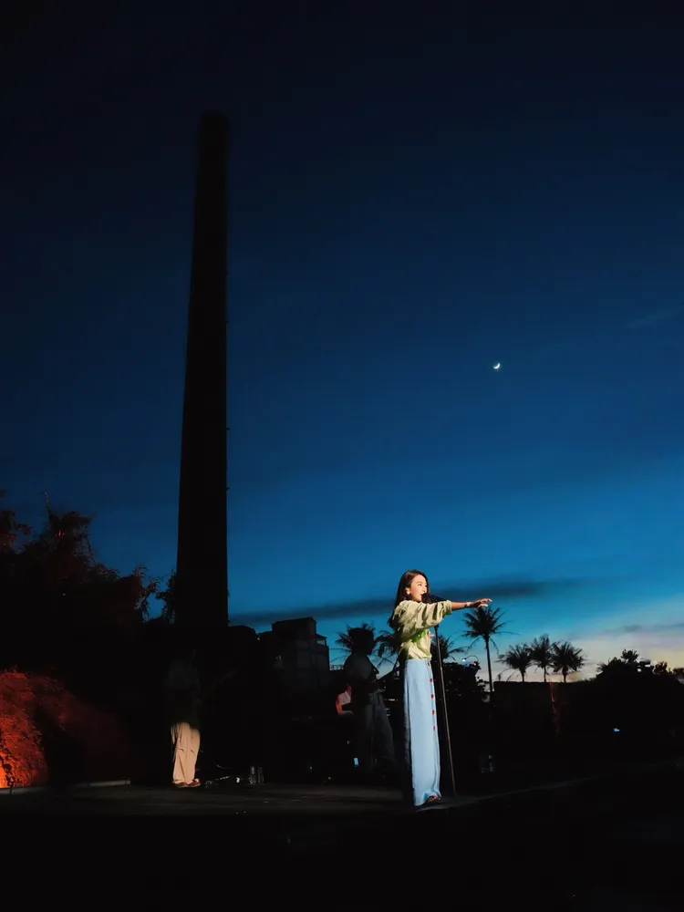 田馥甄淚灑磚窯星空下。何樂音樂提供