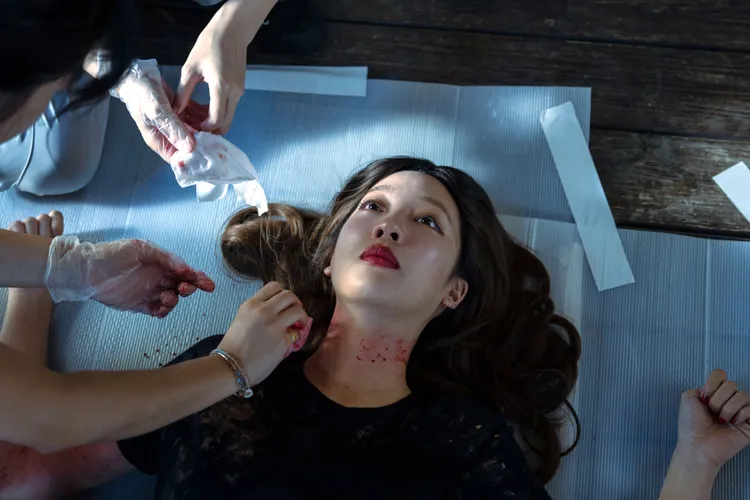 王渝萱為演員夢拚命，演出屍體。逆光電影提供