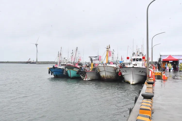 彰化漁港預估可於年底進行第二階段開放，屆時將達160艘船席位可供停泊。縣府提供