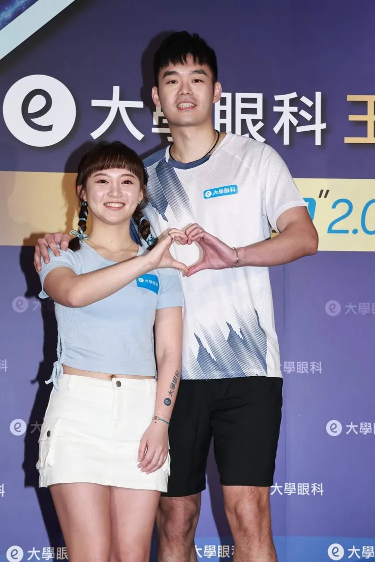 王齊麟（右）和陳詩媛坦言目前積極「做人」，「有了」就生。攝影中心攝