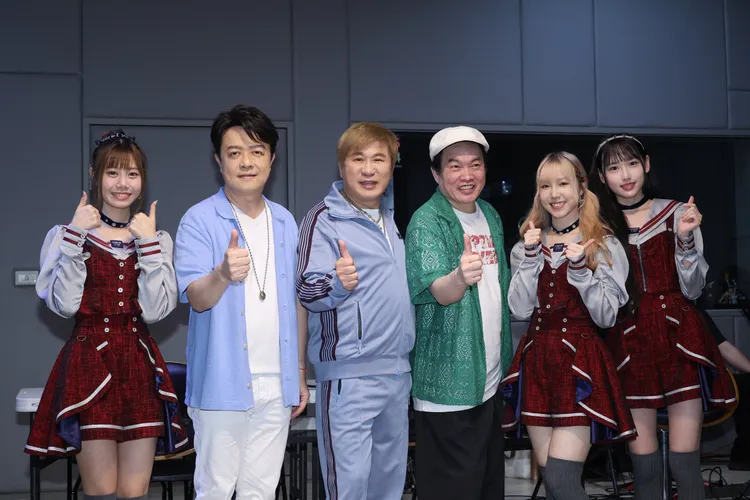 胡瓜（瓜哥）發起，偕同康康、歐弟主持的「鑽石舞台之夜」演唱會今開始彩排。娛樂中心攝