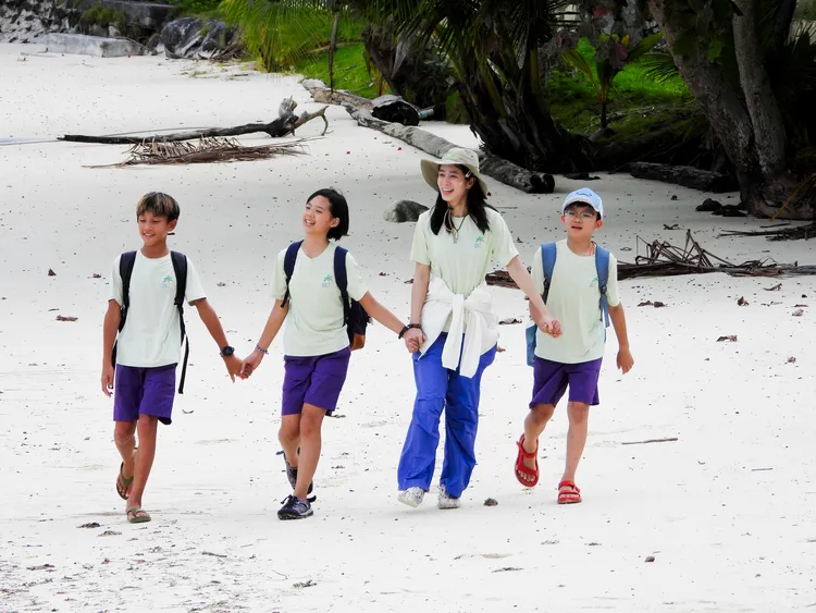 帛琉探索團，路卡（左起）、盼昕、温貞菱、兆晉。公視提供