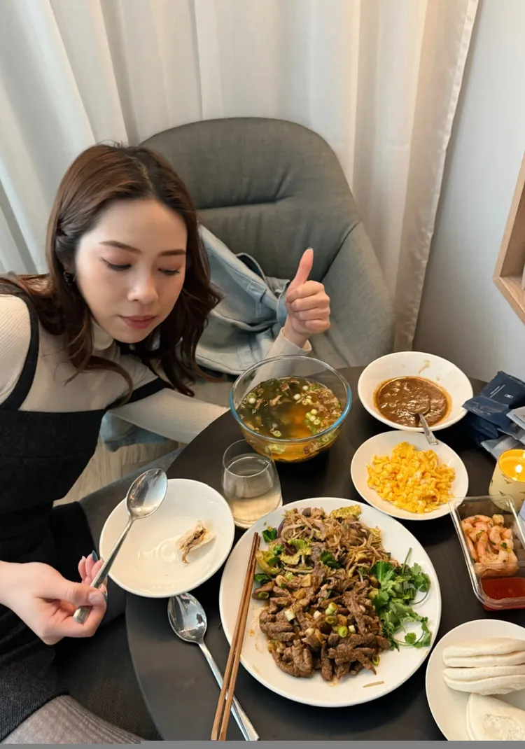 犬青不僅美美又會唱，還有好廚藝。相信音樂提供