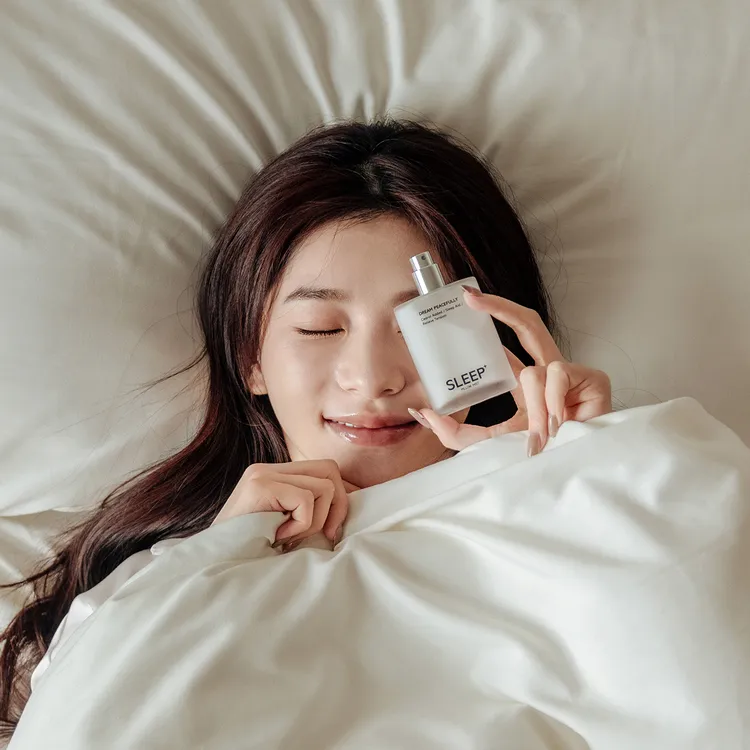 VCool推出「天然哄睡小白瓶」α–Cedrol雪松醇睡眠噴霧。品牌提供