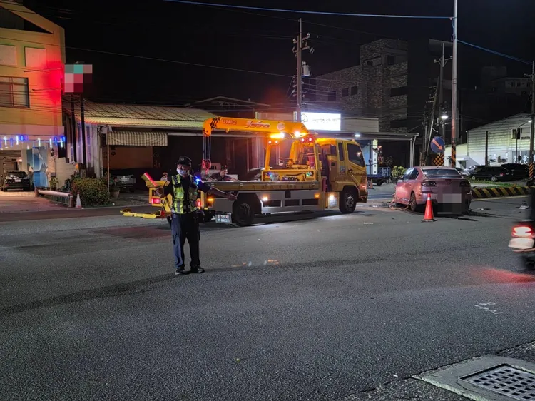 汽、機車對撞，造成騎士重傷不治。翻攝畫面