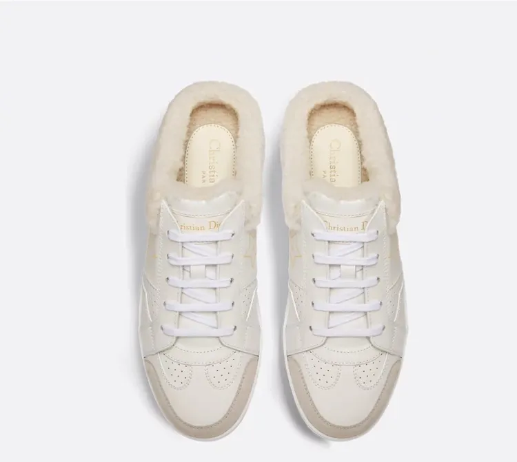 Dior Star 運動鞋採羊毛皮低鞋跟設計。翻攝Dior官網