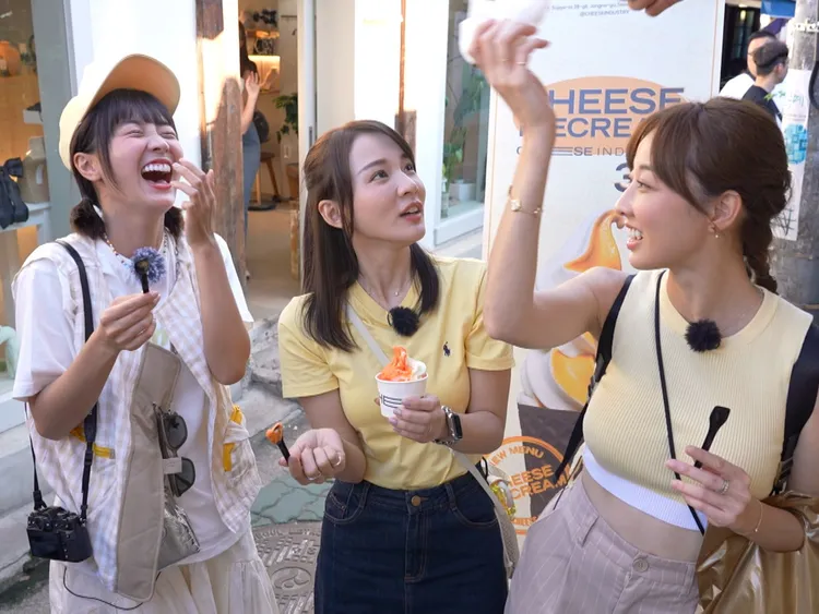 籃籃（左起）貪吃噴口水，失控萌翻全場，林莎和夏語心大笑。公視台語台提供