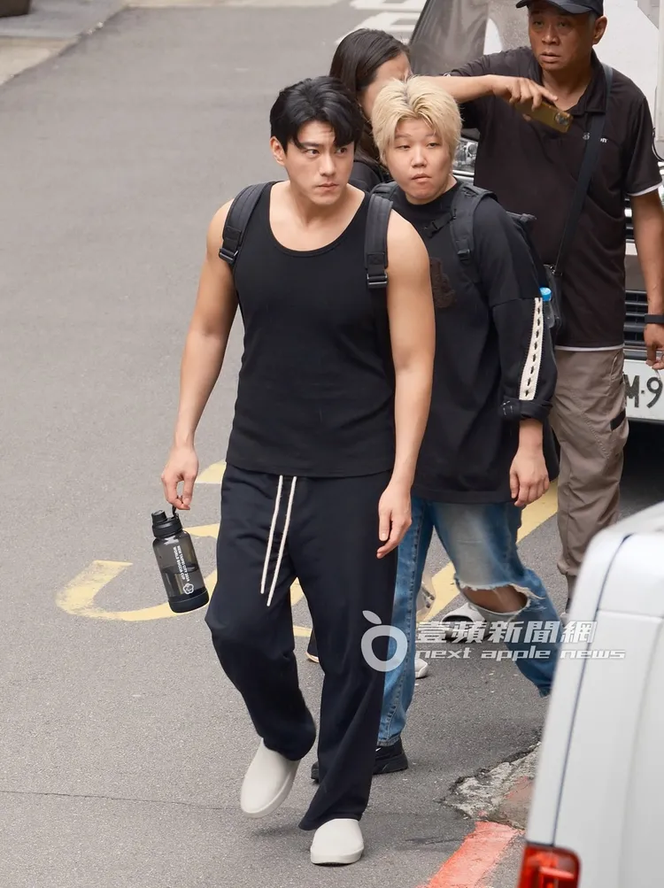 李程彬準備離開拍攝現場。特勤中心攝
