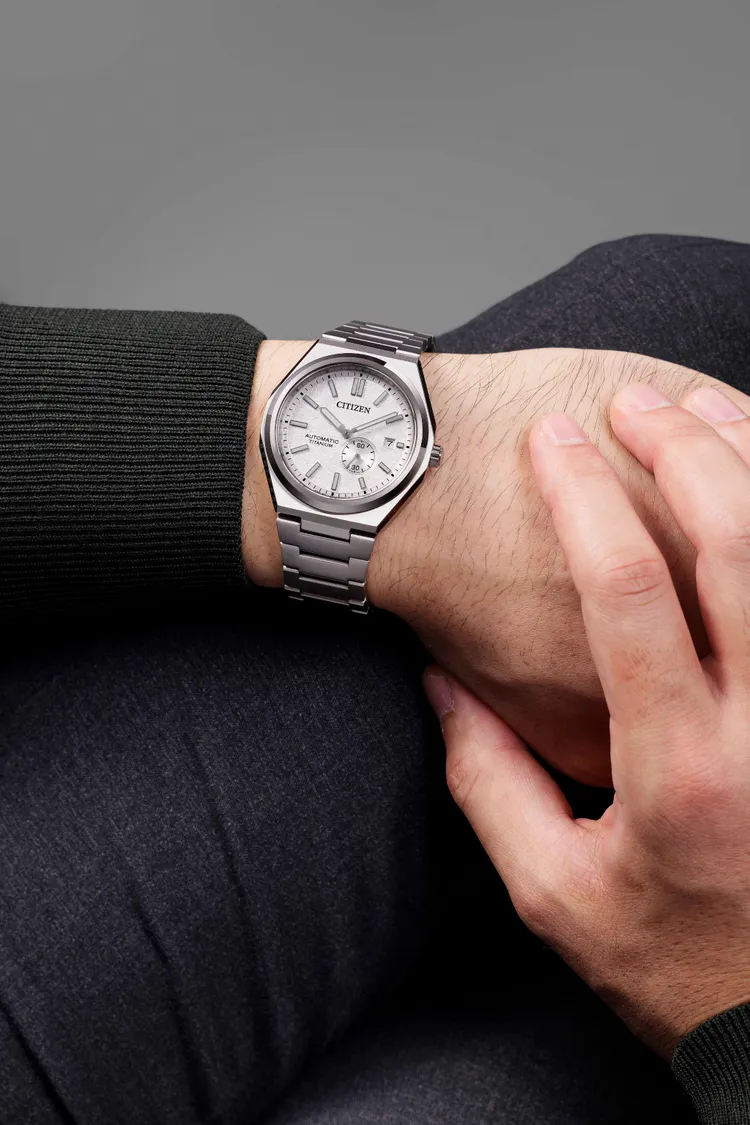 CITIZEN同步推出3款超級鈦機械腕錶「Zenshin」。品牌提供