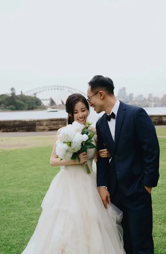 路路挽著老公笑得嬌羞。翻攝路路IG