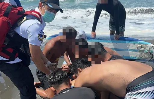 高雄旗津30歲男溺水!遊客警消合力搶救仍回天乏術