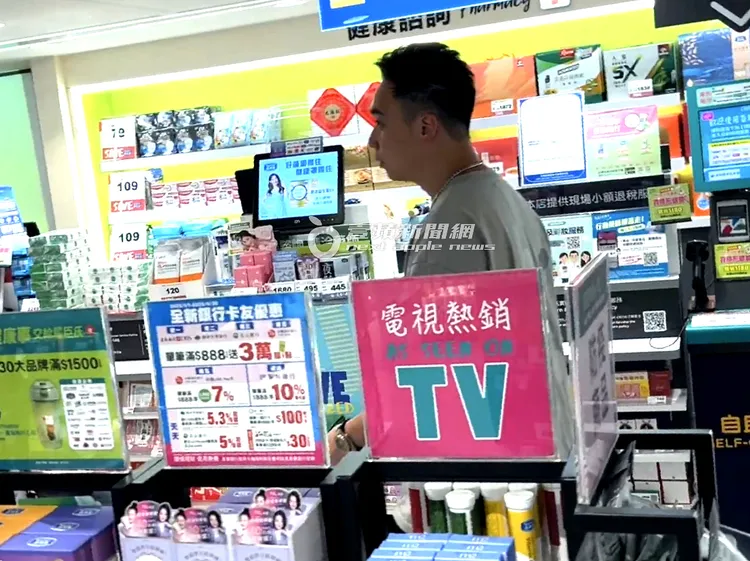 無尊到屈臣氏2樓買刮鬍刀補充包。特勤中心攝