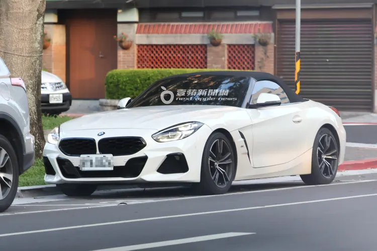 無尊將賓士CLA座駕換成BMW Z4新車。特勤中心攝