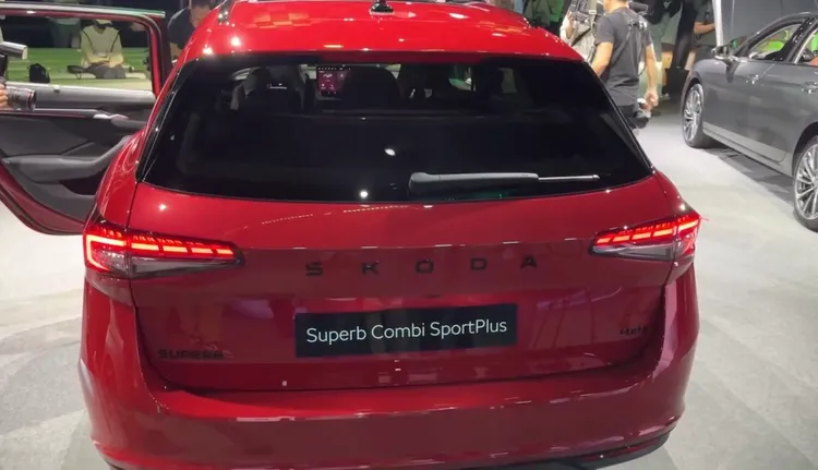 Superb 2.0 TSI Sportline為158.8萬，圖中Superb Combi 2.0 TSI Sportline為168.8萬元。周奕豪攝