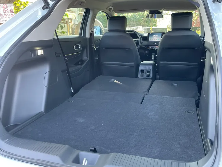 HR-V行李廂維持過往出色的空間容積，全部擴充之後的平整性也極佳。林浩昇攝