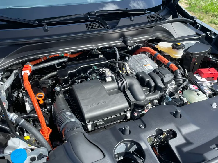 e:HEV系統的核心，是一具熱效率高達40.5%的1.5升四缸Atkinson循環引擎，再搭配有131匹馬力與25.8公斤米扭力的電動馬達，能達到23.5km/L的優異平均油耗實力。林浩昇攝