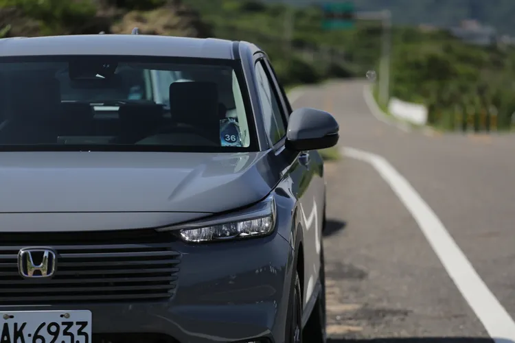 LED頭燈依然是標配，高階車款再新增流水式方向燈。林浩昇攝