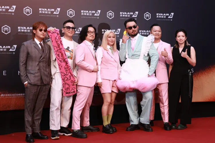 樂團八十八顆芭樂籽，造型呼應「紅心芭樂」，主唱阿強更穿上