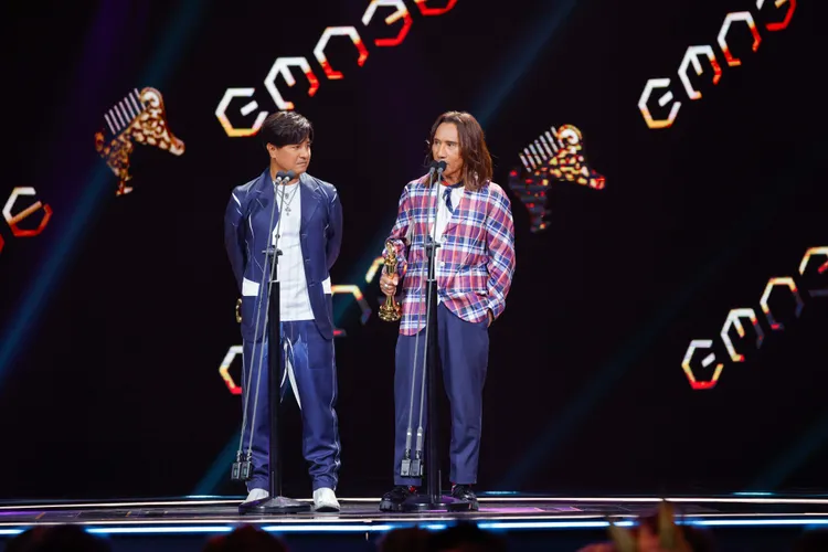 動力火車「20年磨一劍」拿下最佳演唱組合。台視提供