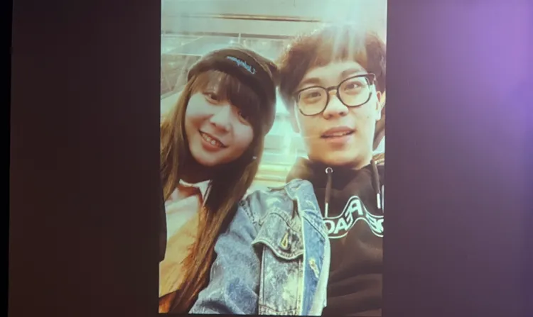 天殘告別式上播放她的生前影片有與賀瓏合照。林秭渝攝