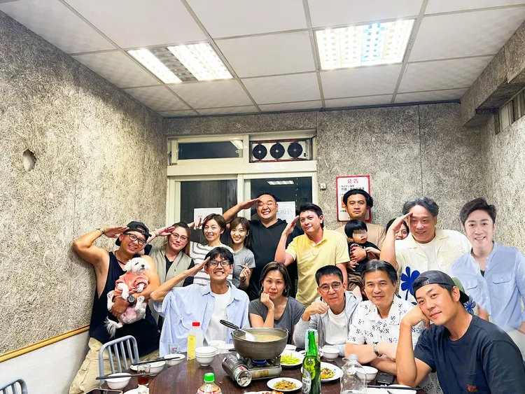 林道遠把過世的艾成P進合照裡。翻攝林道遠臉書