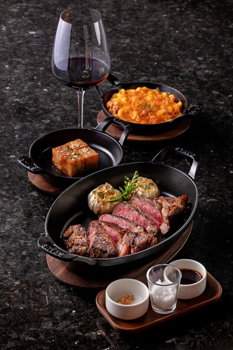 牧場乾式熟成肋眼牛排。教父牛排提供