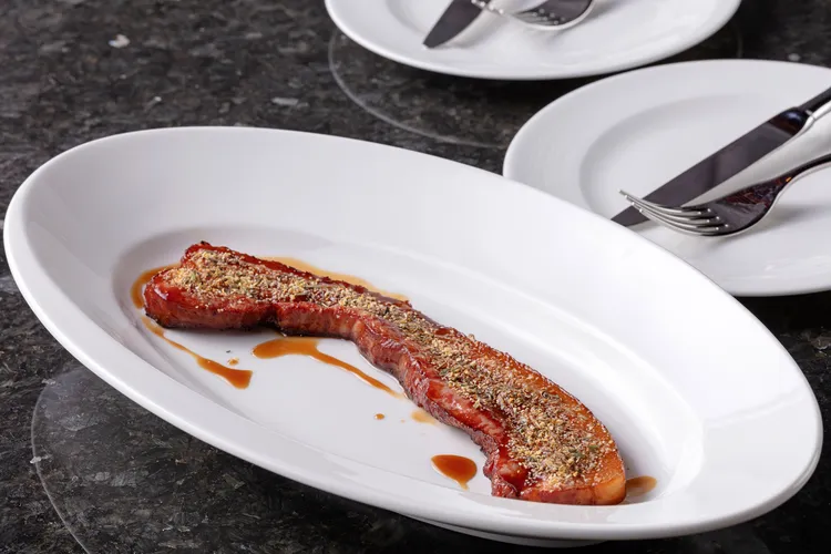 波本楓糖厚培根。教父牛排提供