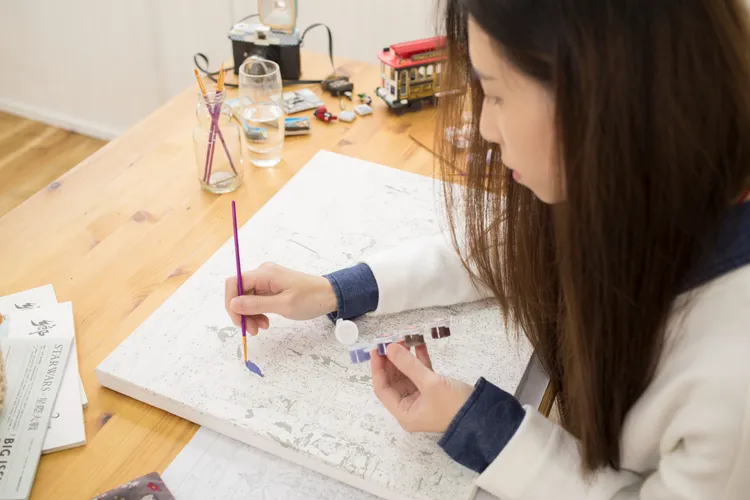台北美福大飯店「食藝雙饗」住宿專案，除了可欣賞藝術展覽，還可體驗專案贈送的數字油畫，藝術創作輕鬆上手。台北美福大飯店提供