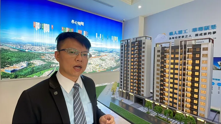 銷售中心推薦4房含車位，只需1388萬元的房型。張沛森攝