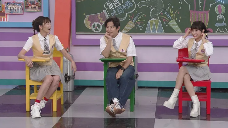 周宜霈（左起）、孫協志、徐凱希，孫協志遊戲黑洞大卡關。華視提供