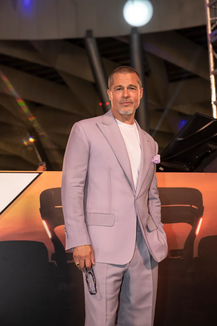 小布帥氣亮相。華納兄弟提供