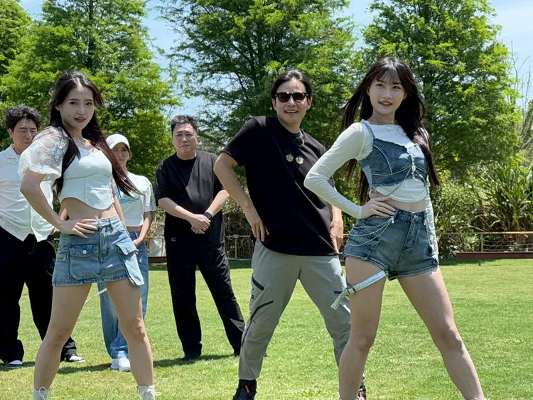 孫協志（中）帶領Wing Stars跳得妖嬌嫵媚。中視提供