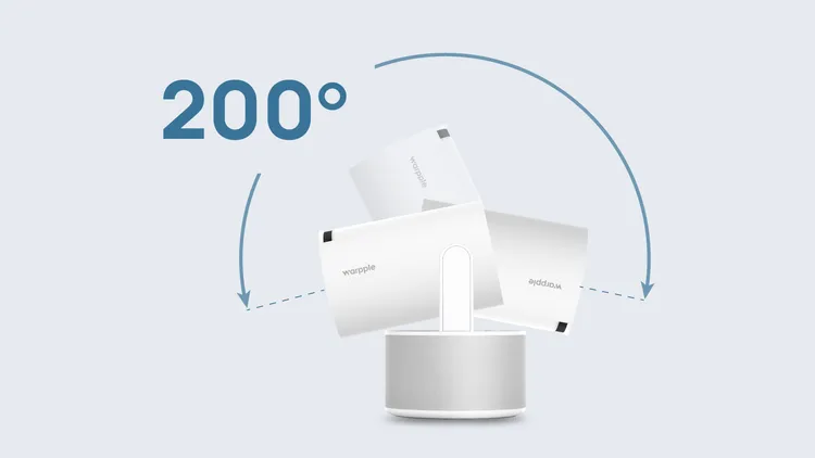 搭載200°靈動雲台，從沙發到天花板都能零死角觀影。業者提供