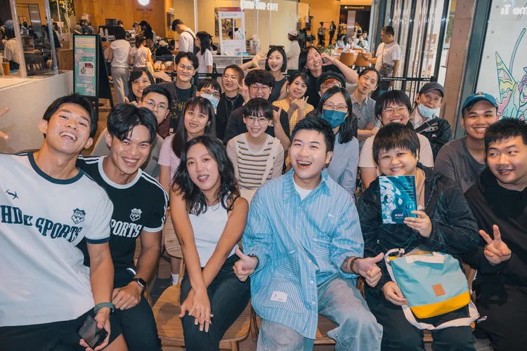 李竺芯與主持人內克(中間兩位 )在活動上與觀眾互動。杰思國際娛樂提供