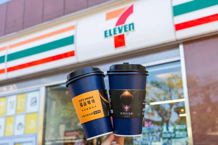 「CITY PRIMA」今年再度攜手金曲獎，將咖啡杯套巧妙轉化為金曲視覺設計。7-ELEVEN提供