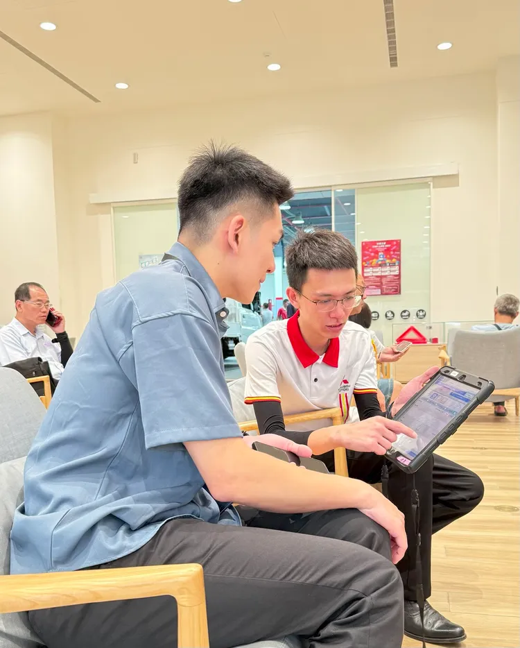 因應AI時代來臨，全台服務廠已全面導入PAD 數位接待。業者提供