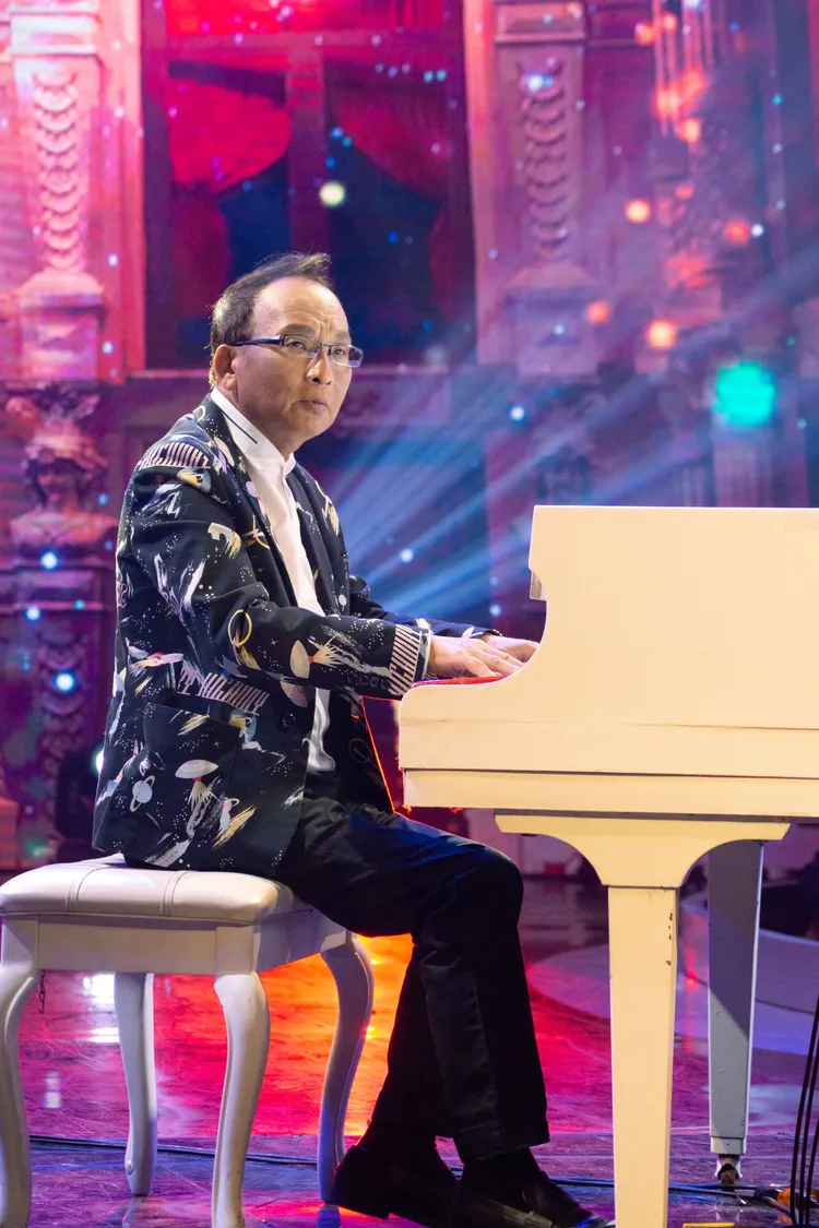 「天王御用伴奏」孔鏘近年身體亮紅燈，飽受慢性病所苦。萬星傳播提供