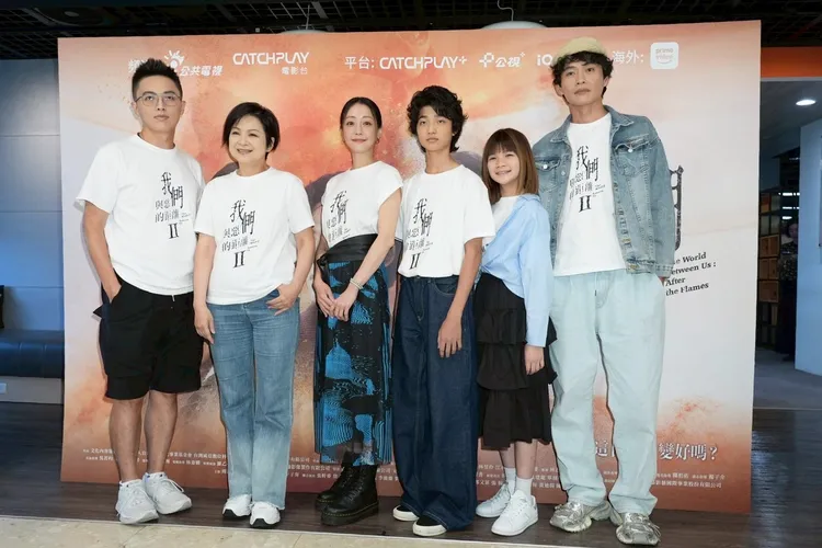 導演林君陽（左起）、楊貴媚、謝欣穎、白潤音、鄭又菲、黃鐙輝今為戲宣傳。攝影中心攝