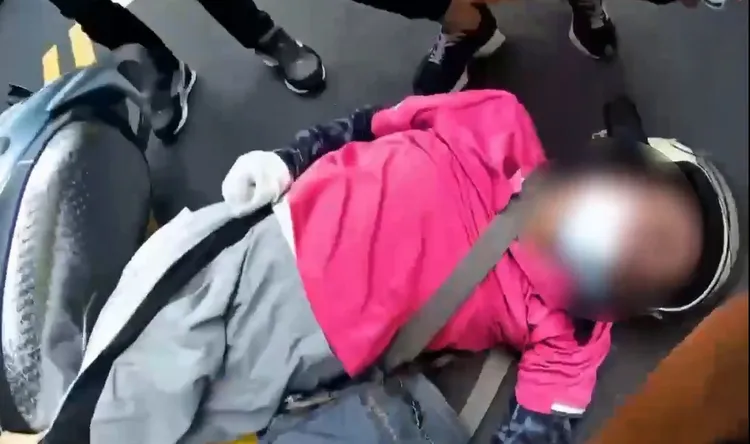 陳員到場實施急救。警方提供